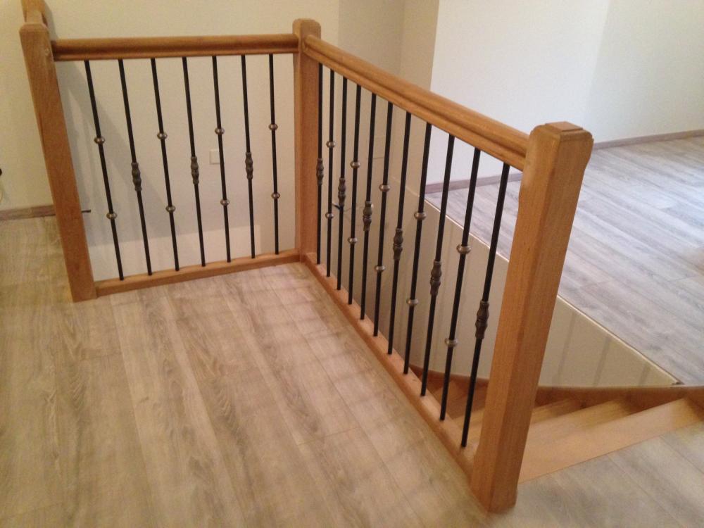 Escalier et rambarde d'escalier en bois