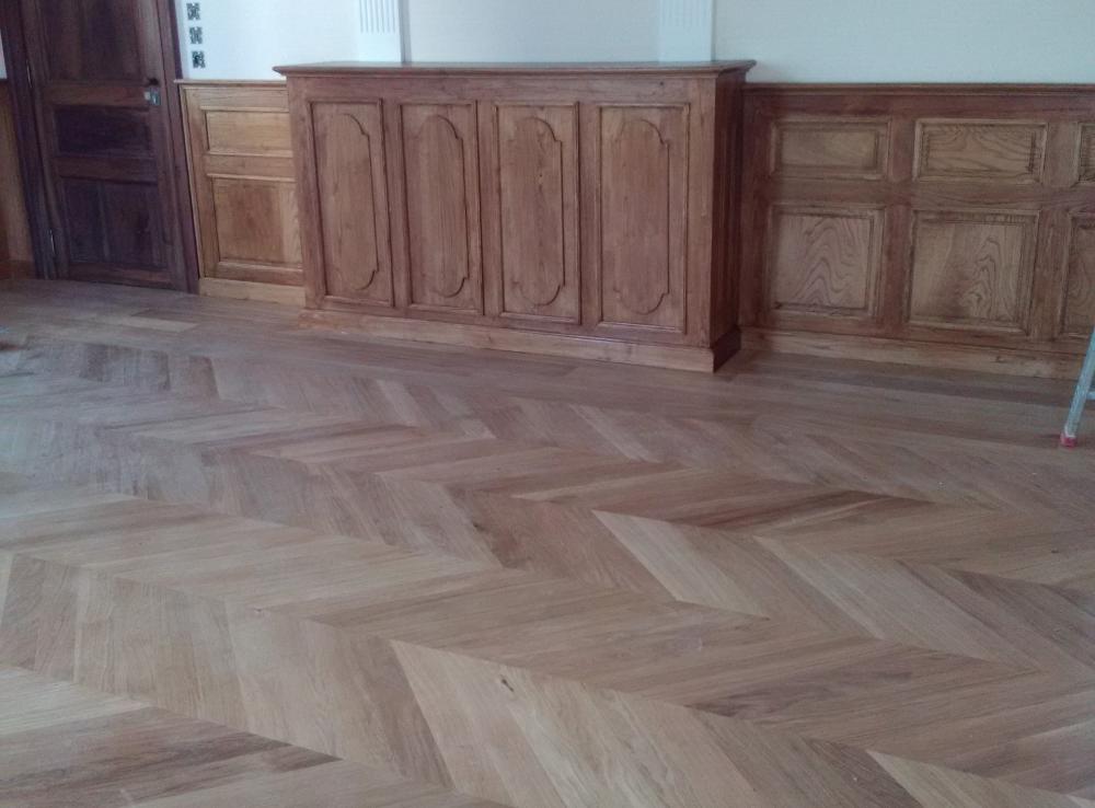 Moulures murales en bois