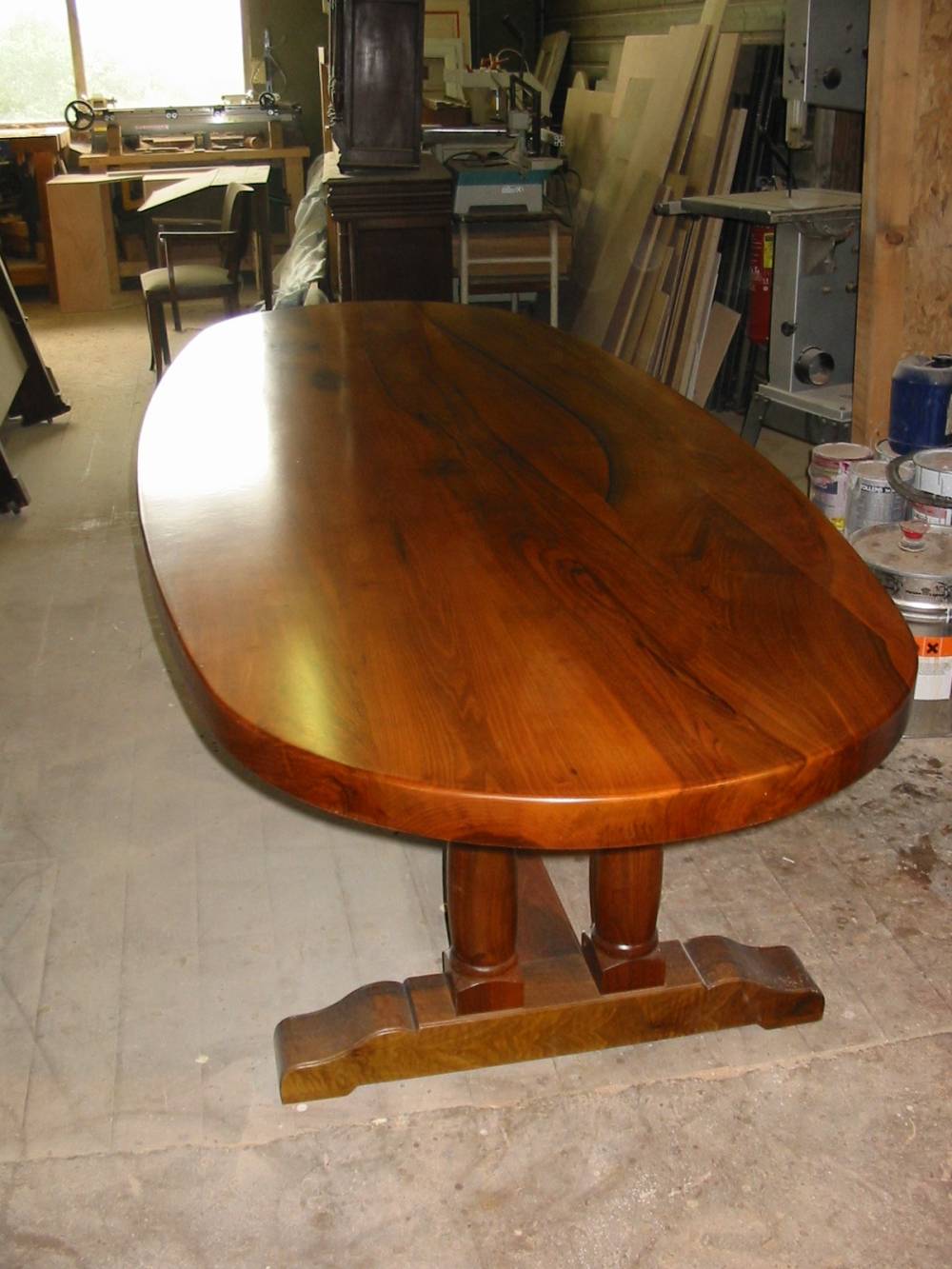 Table ovale en bois